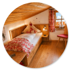 Idyllische Drei-Raum-Ferienwohnung Almgenuss im Gästehaus Schönfeld